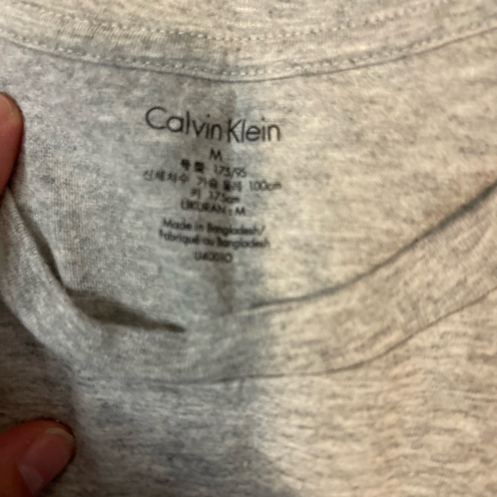 Medium Calvin Klein Basic Gray Tshirt - image 2
